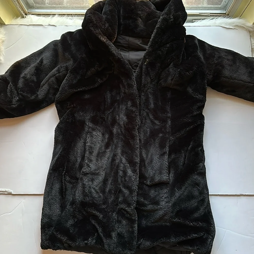 Luxurious Black Faux Fur Coat - Picture 3 of 17